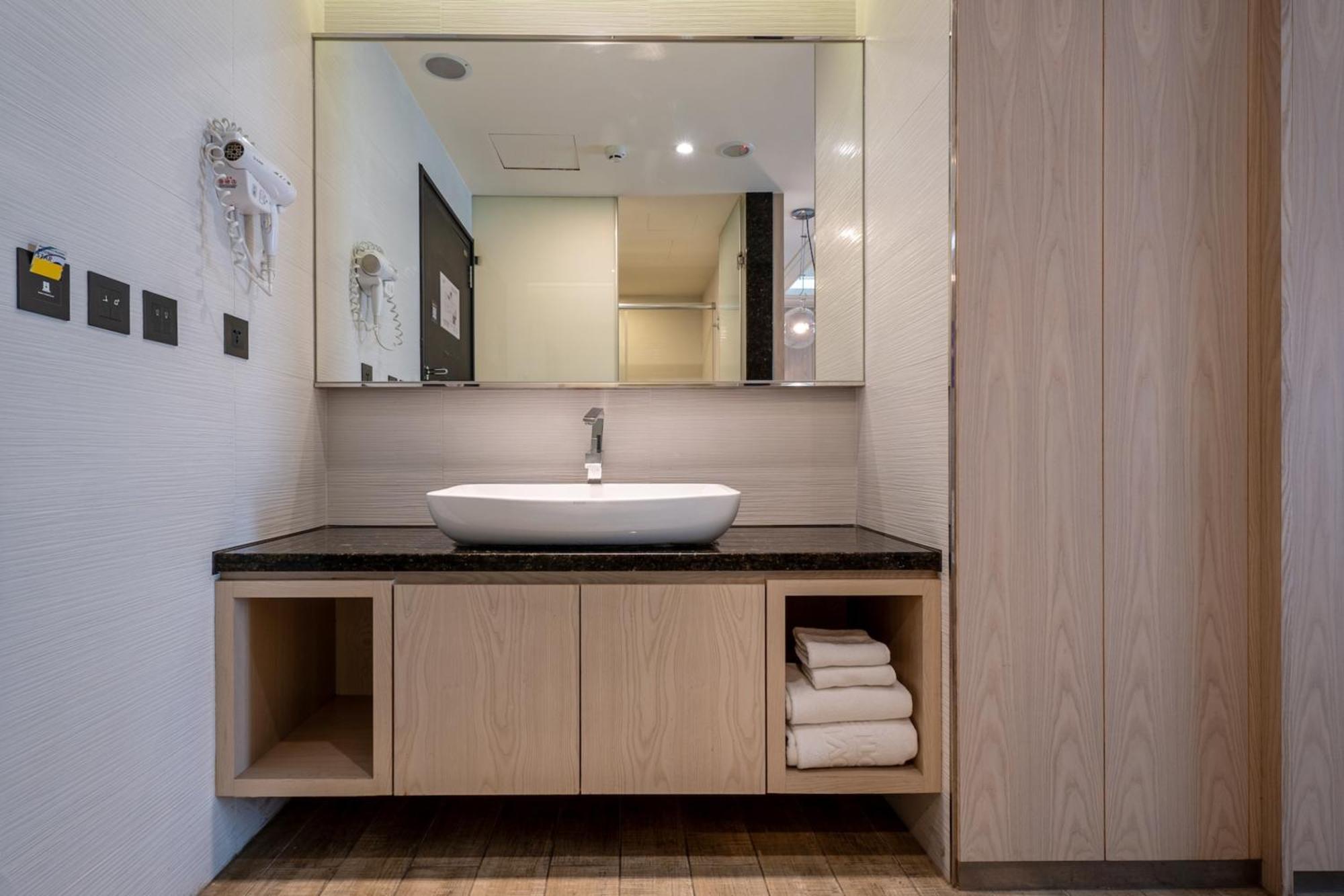 Guide Hotel Taichung Ziyou מראה חיצוני תמונה
