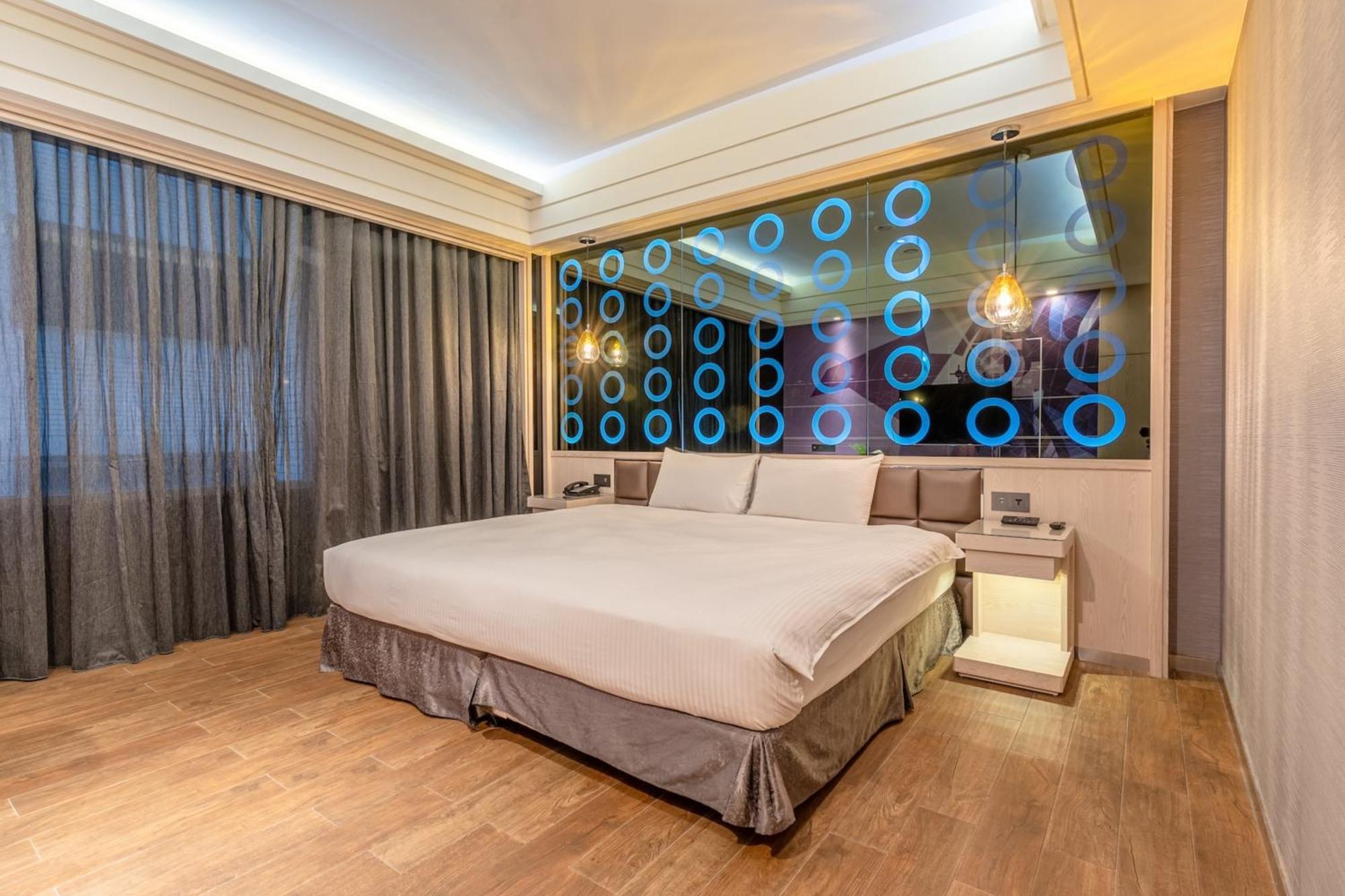 Guide Hotel Taichung Ziyou מראה חיצוני תמונה