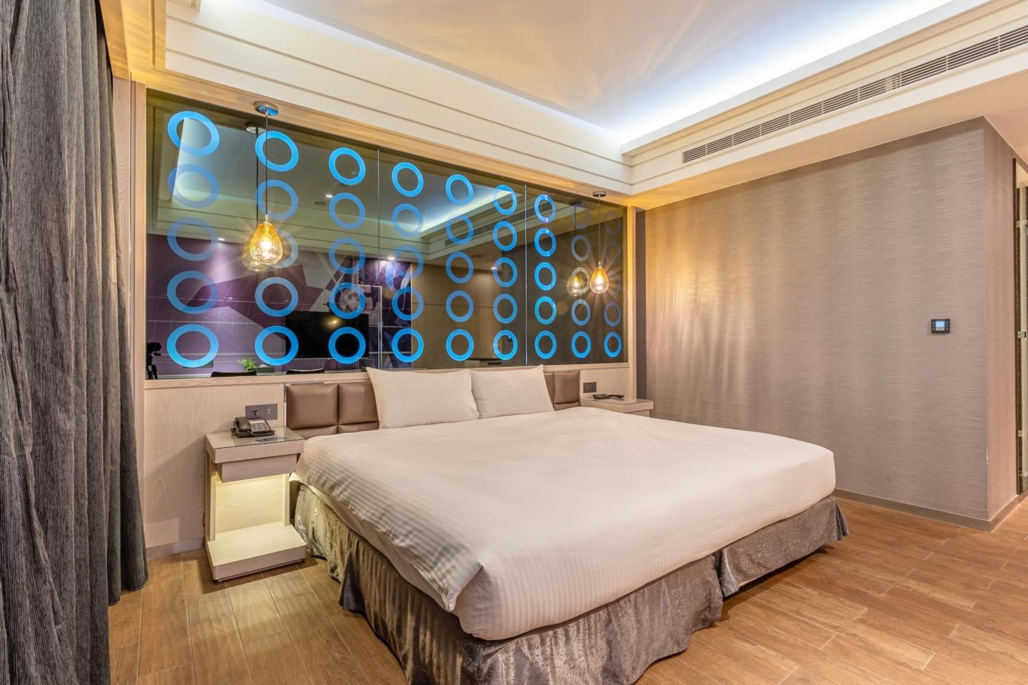 Guide Hotel Taichung Ziyou מראה חיצוני תמונה